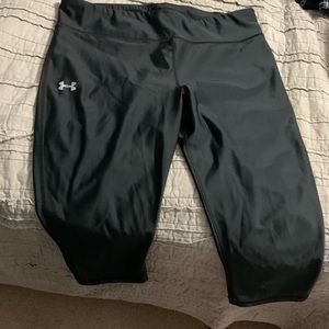 Athletic compression leggings